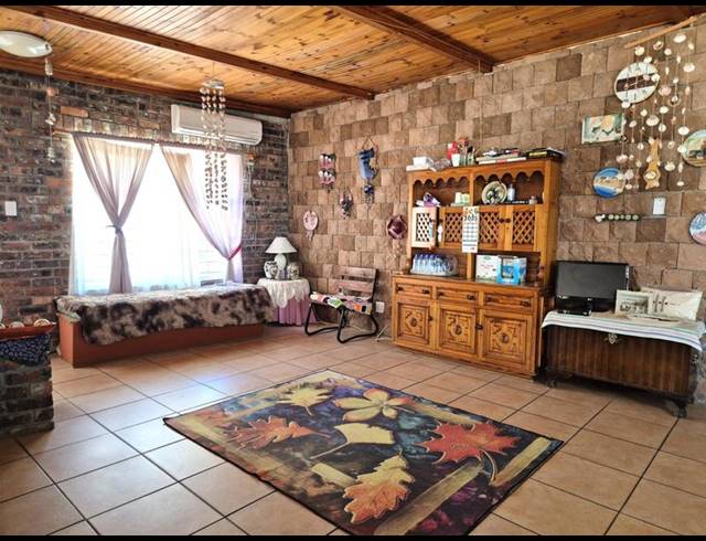 6 BEDROOM HOUSE FOR SALE IN GANSBAAI CENTRAL